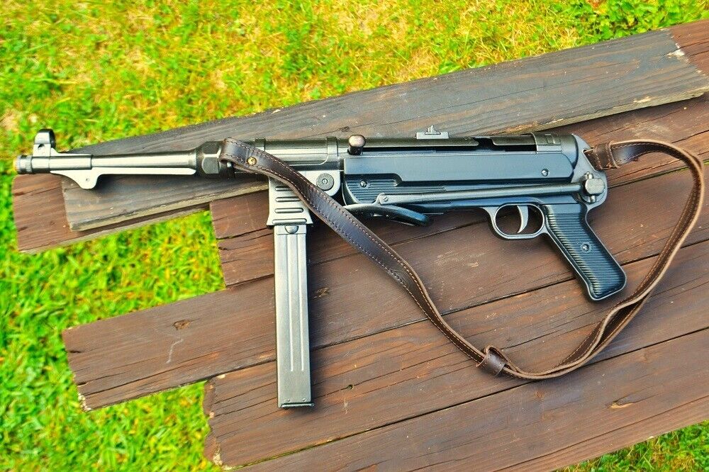 Non-Firing Denix Replica German MP40 Submachine Gun - Schmeisser - MP 40 - WWII