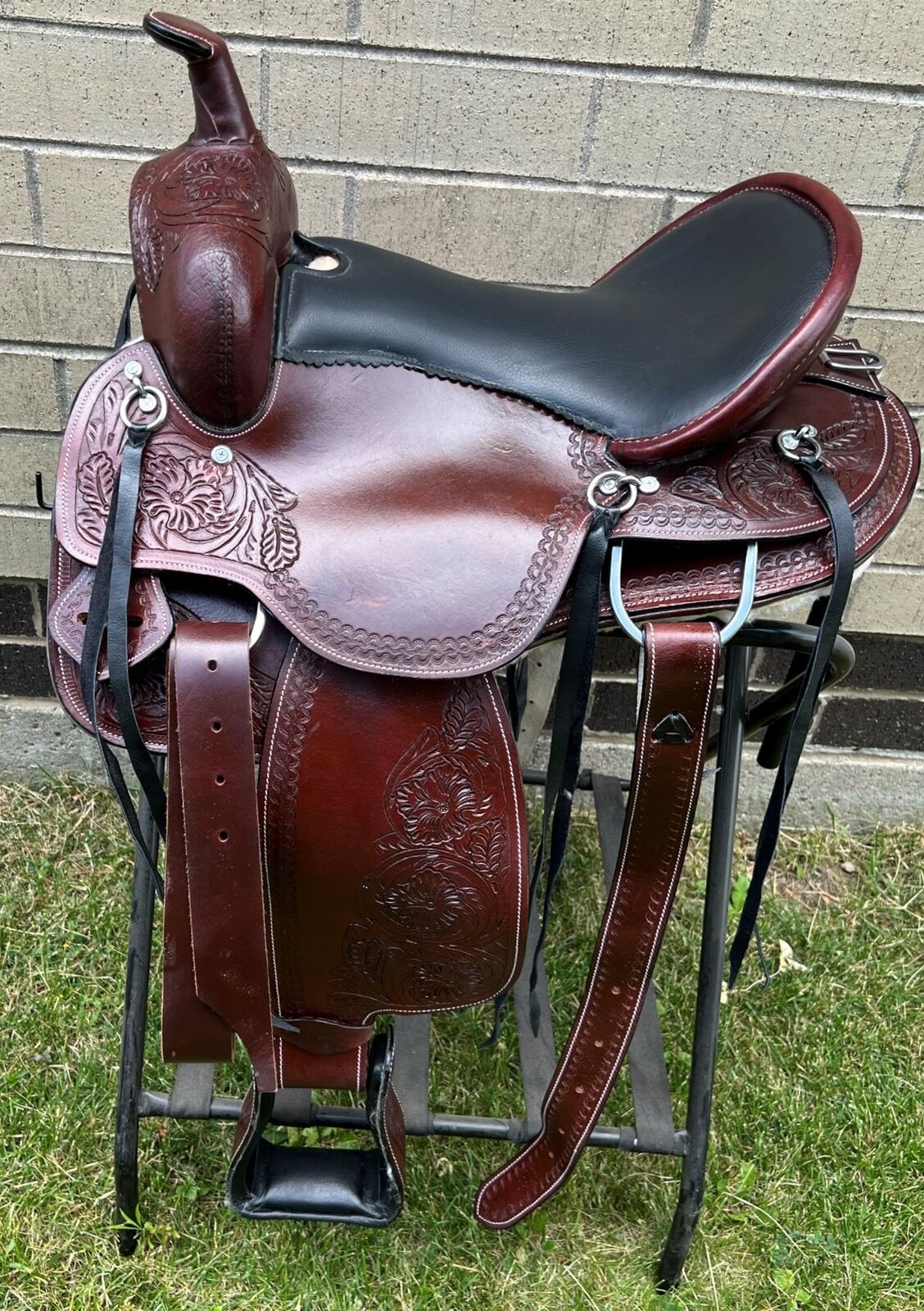 HORSE SADDLE WESTERN USED TRAIL ROUND SKIRT BROWN TOOLED TACK 15 16 17 18 in