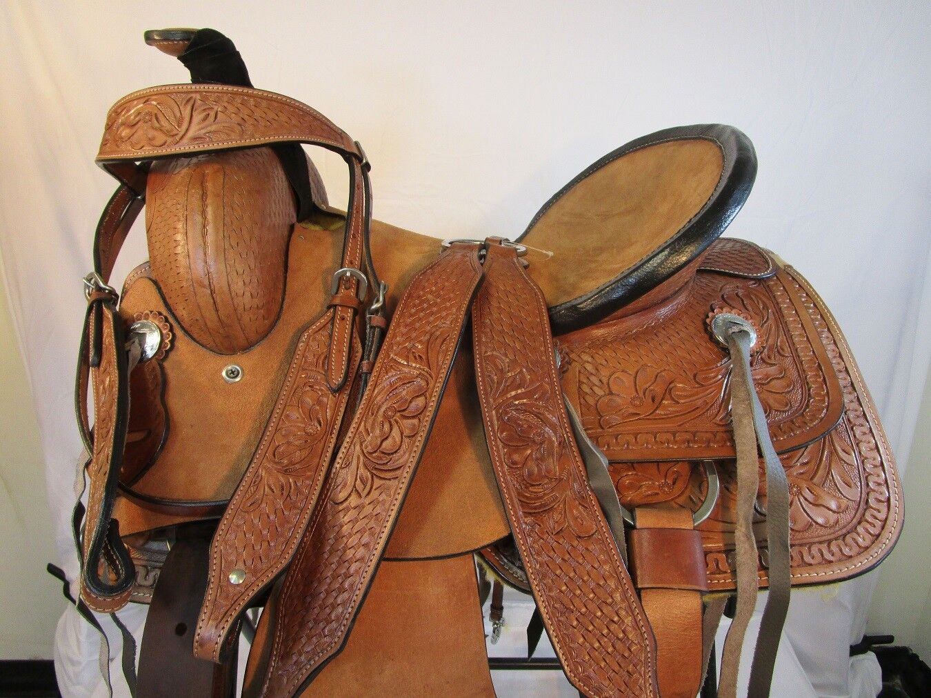 USED 16 17 18 TOOLED LEATHER TRAIL PLEASURE HORSE WESTERN RANCH ROPING SADDLE