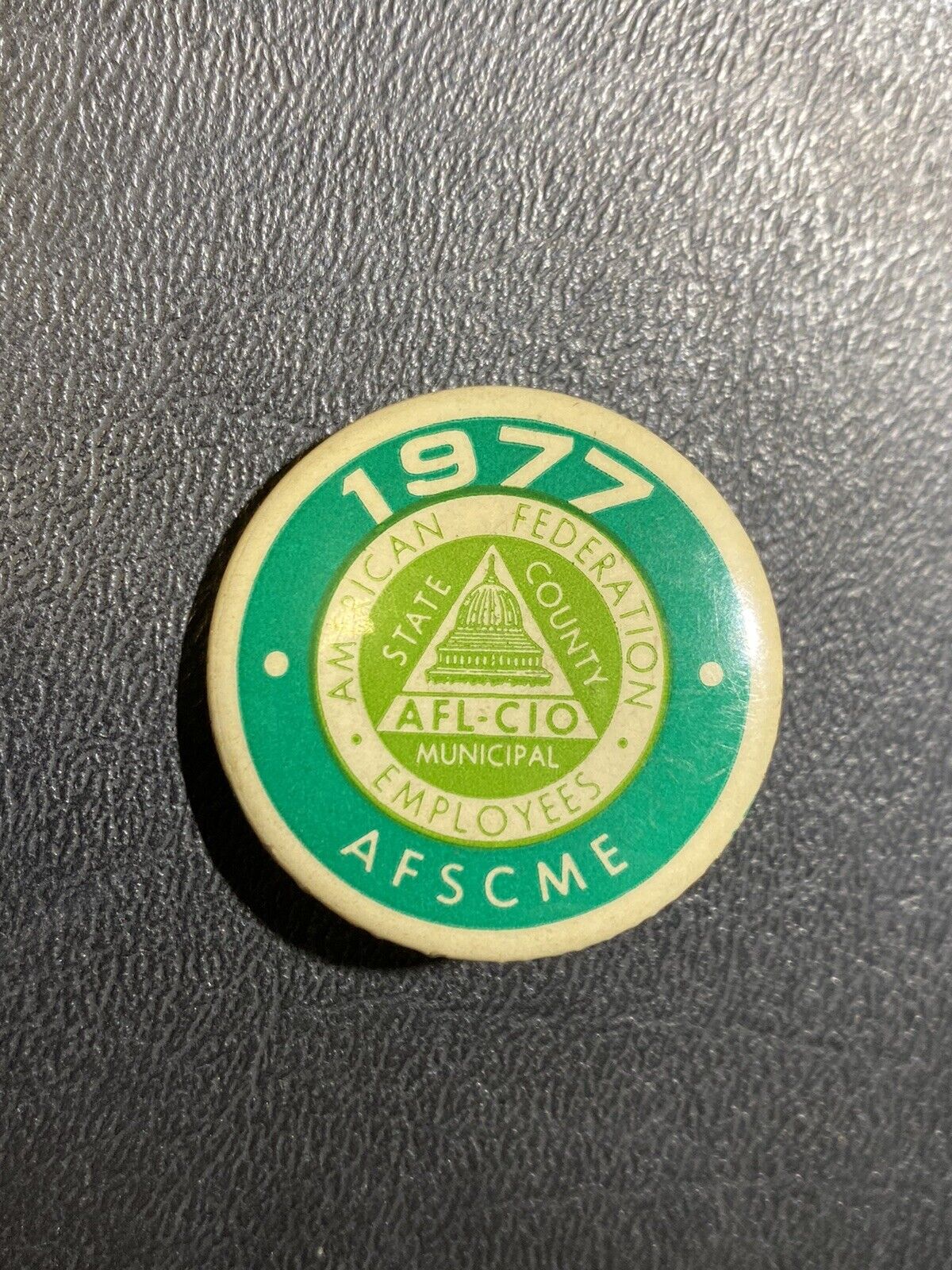 VTG 1977 AFSCME AMERICAN FEDERATION EMPLOYEES PIN BACK BUTTON PIN AFL-CIO UNION