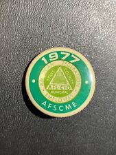 VTG 1977 AFSCME AMERICAN FEDERATION EMPLOYEES PIN BACK BUTTON PIN AFL-CIO UNION picture